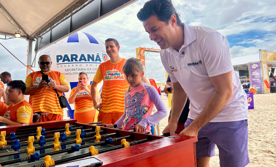 Universidades ampliam presença no Verão Maior Paraná com ações educativas no Litoral