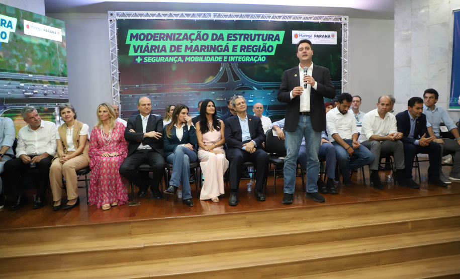 Obras serão realizadas pelas prefeituras, com recursos da Pasta. Investimentos incluem construção de pontes, pavimentações, melhorias em aeroportos e o recente Contorno Sul de Maringá em concreto.