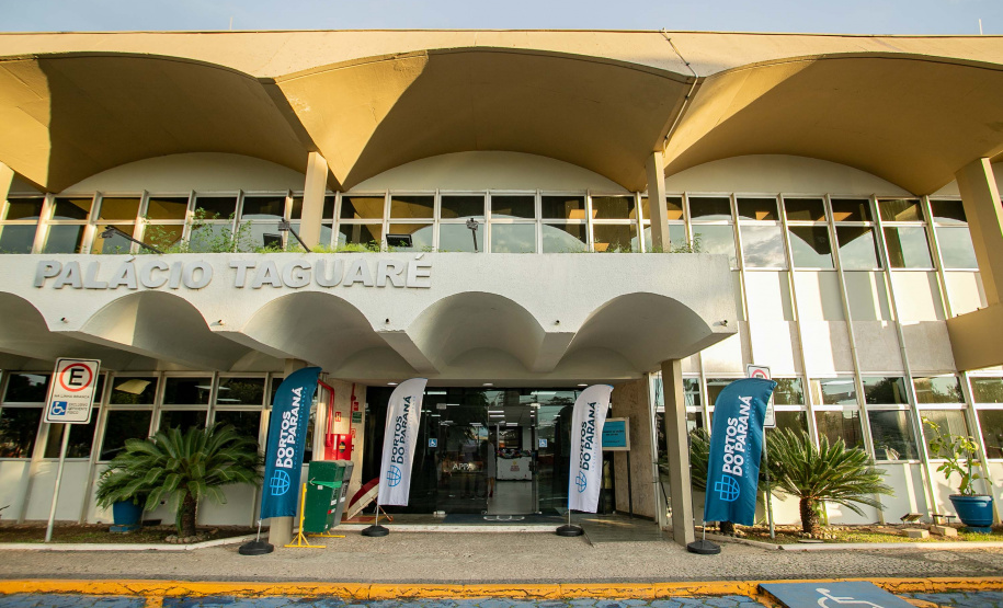 Natal Solidário: Papai Noel recebe crianças até quinta-feira no Palácio Taguaré