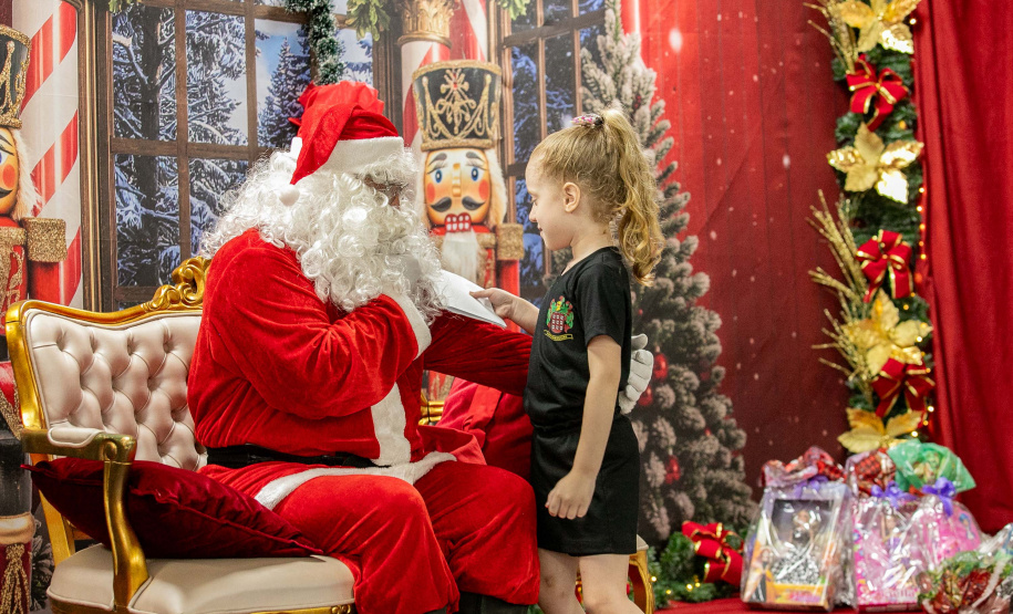 Natal Solidário: Papai Noel recebe crianças até quinta-feira no Palácio Taguaré