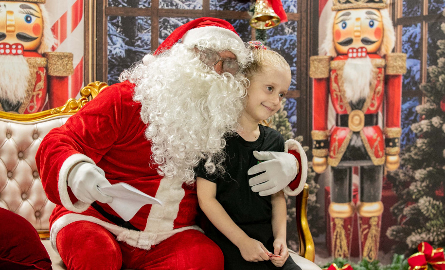 Natal Solidário: Papai Noel recebe crianças até quinta-feira no Palácio Taguaré