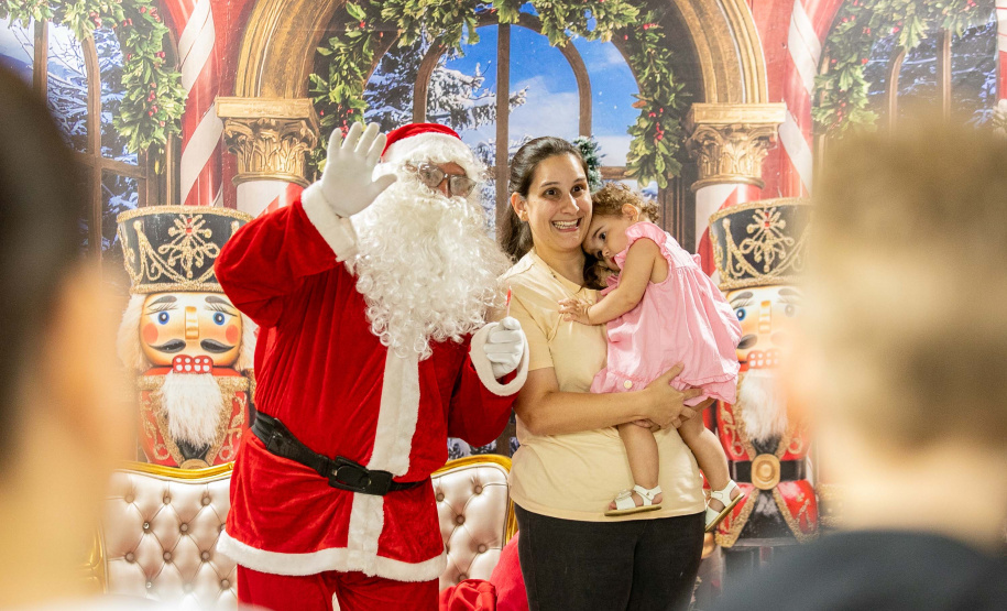 Natal Solidário: Papai Noel recebe crianças até quinta-feira no Palácio Taguaré