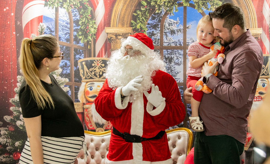 Natal Solidário: Papai Noel recebe crianças até quinta-feira no Palácio Taguaré