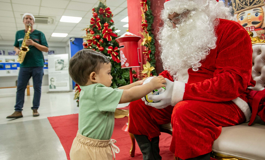Natal Solidário: Papai Noel recebe crianças até quinta-feira no Palácio Taguaré