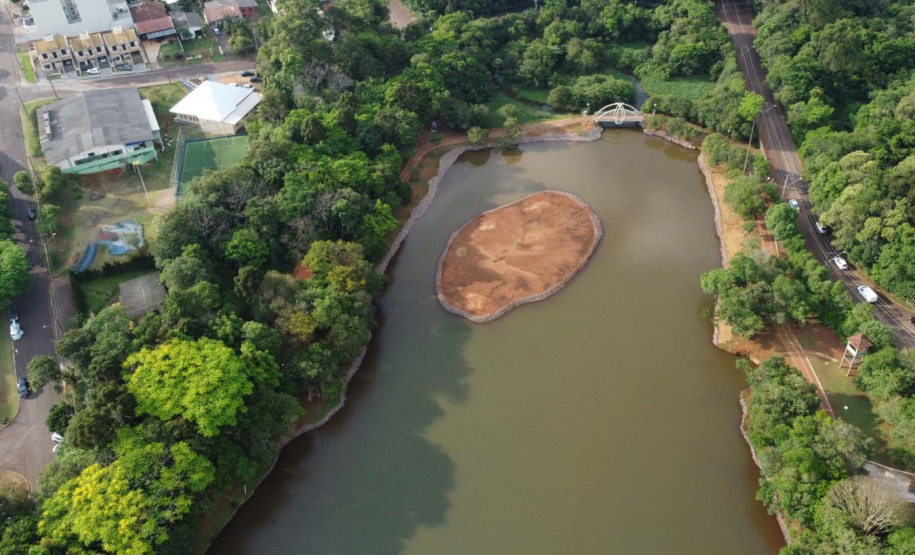 Sanepar avança na reurbanização de terreno que recebeu resíduos do Lago Municipal de Cascavel
