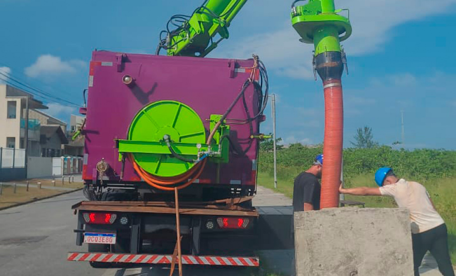 Sanepar investe R$ 1,4 milhão na limpeza de galerias de água de chuva para proteger as praias