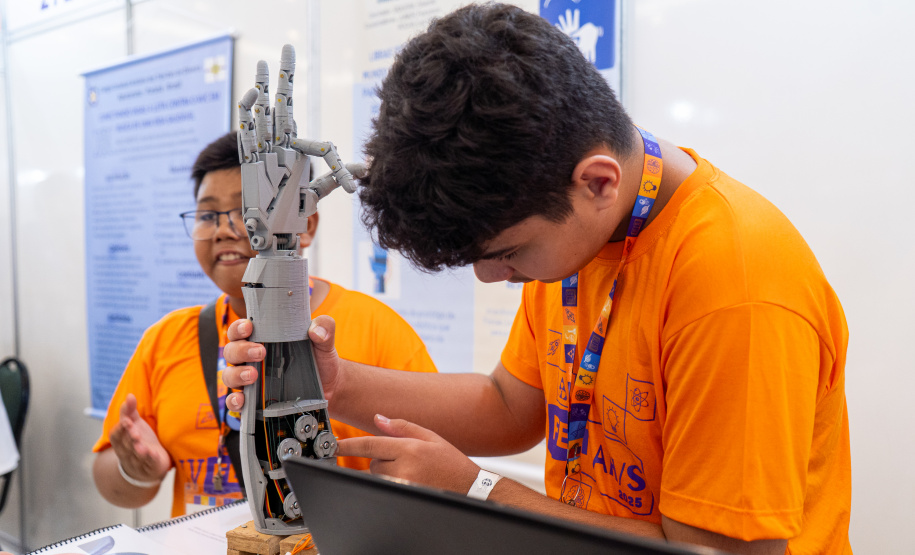 FENAAHS 2025 reúne 300 projetos e destaca inovação de estudantes com Altas Habilidades no Paraná