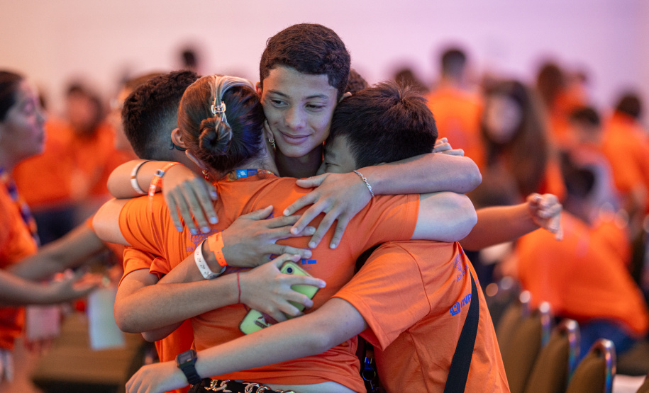 FENAAHS 2025 reúne 300 projetos e destaca inovação de estudantes com Altas Habilidades no Paraná