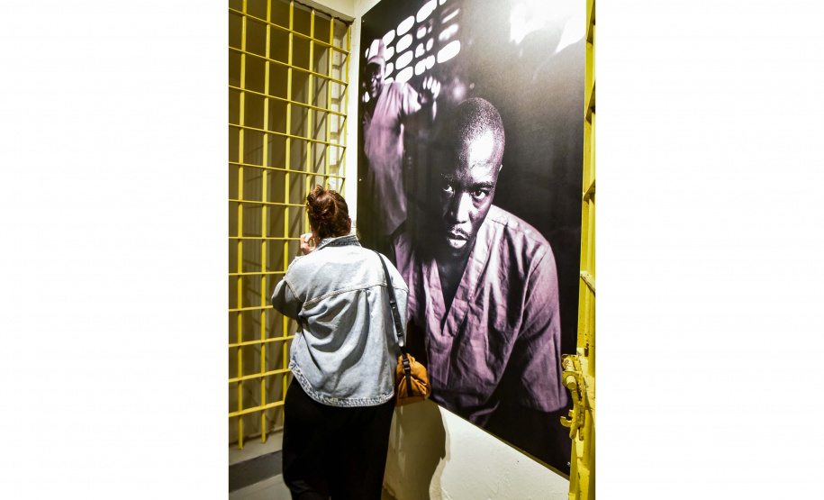 MIS - Desse lado do muro