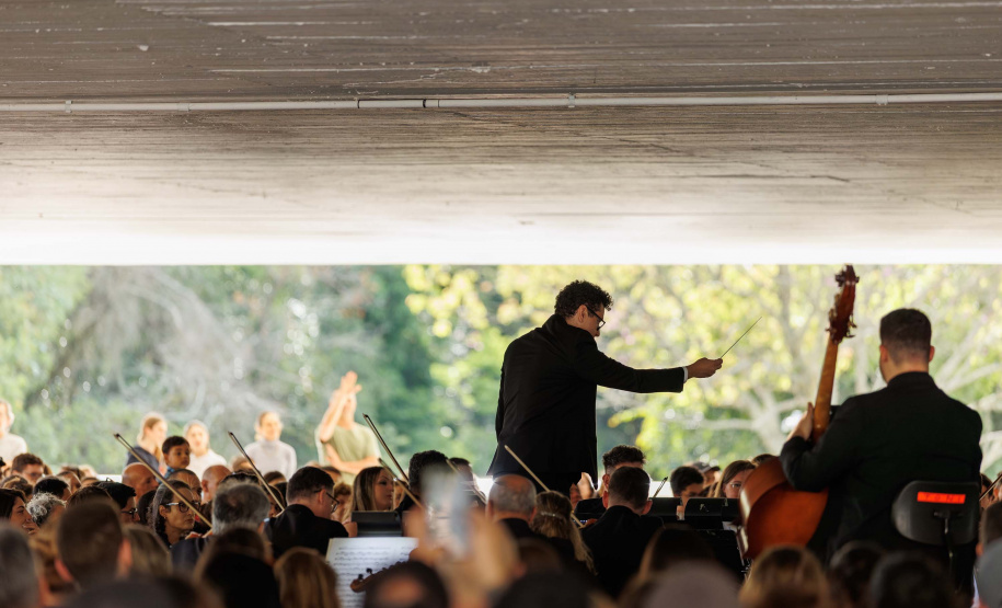 Orquestra Sinfônica do Paraná encerra série “Mostly Mozart” no Museu Oscar Niemeyer no próximo sábado