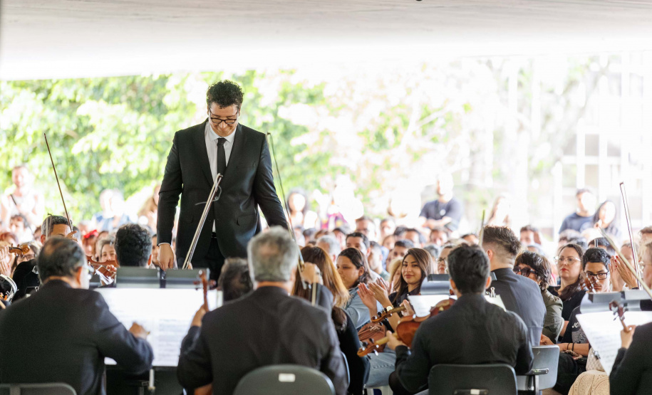Orquestra Sinfônica do Paraná encerra série “Mostly Mozart” no Museu Oscar Niemeyer no próximo sábado