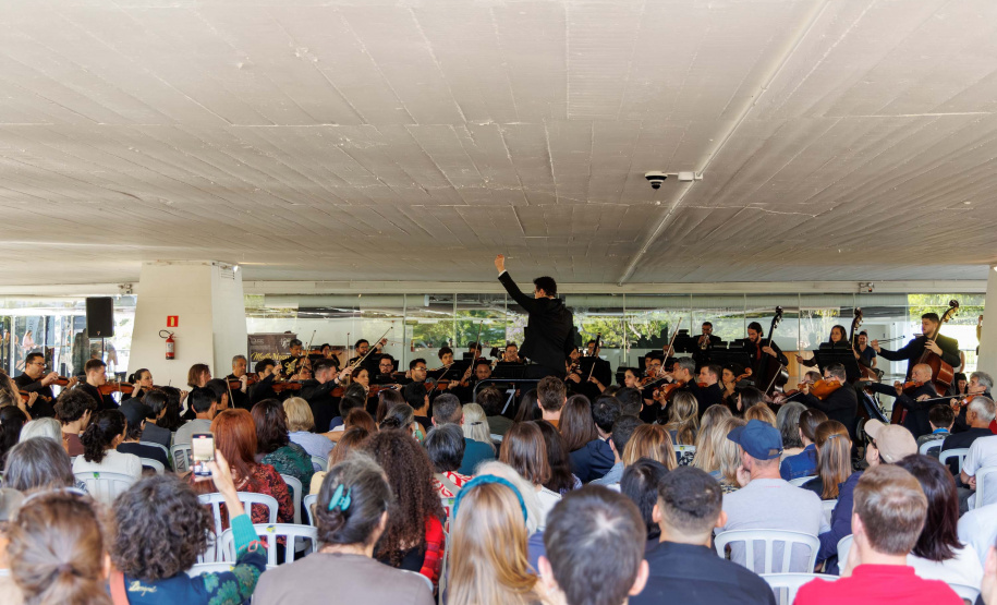 Orquestra Sinfônica do Paraná encerra série “Mostly Mozart” no Museu Oscar Niemeyer no próximo sábado