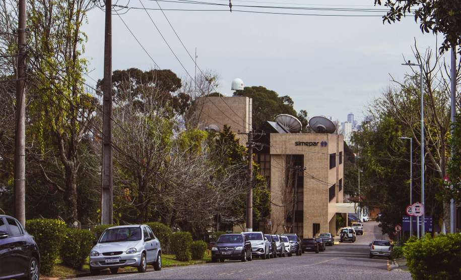 APÓS SEMANA DE CALOR INTENSO, 2026 CHEGA COM CHUVA E TEMPERATURAS MAIS AMENAS AO PARANÁ