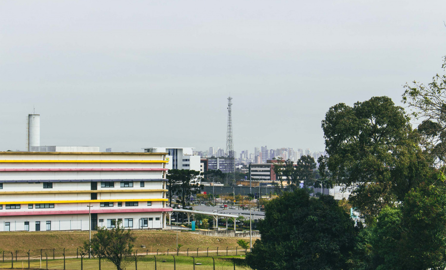 APÓS SEMANA DE CALOR INTENSO, 2026 CHEGA COM CHUVA E TEMPERATURAS MAIS AMENAS AO PARANÁ