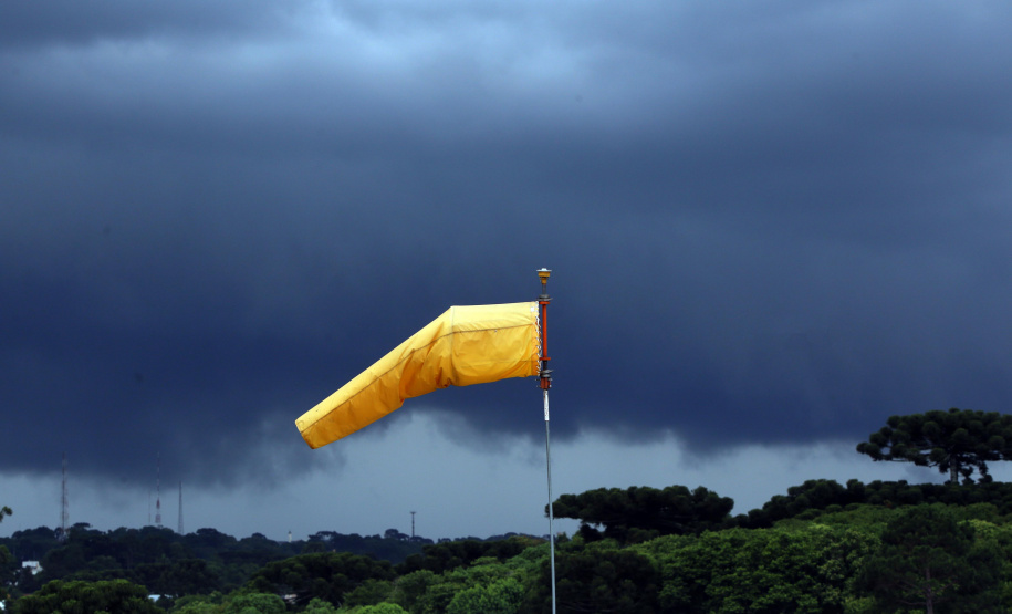 CICLONES, TORNADOS OU FURACÕES: SIMEPAR EXPLICA A DIFERENÇA