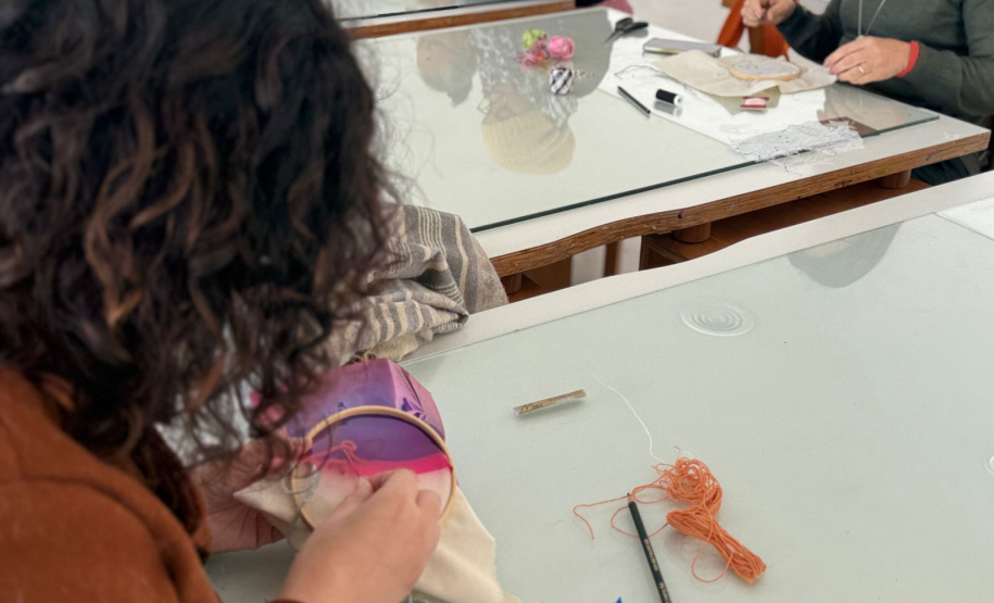 MON oferece oficina de bordado em dezembro