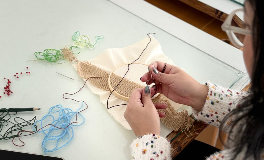 MON oferece oficina de bordado em dezembro