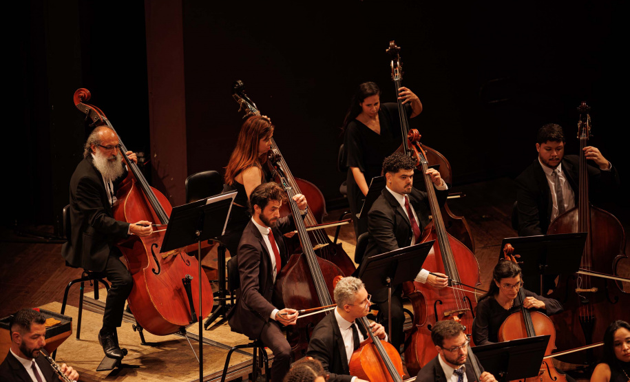 Com teatro lotado, Orquestra Sinfônica do Paraná encerra temporada 2025 no Guairão celebrando um ano histórico
