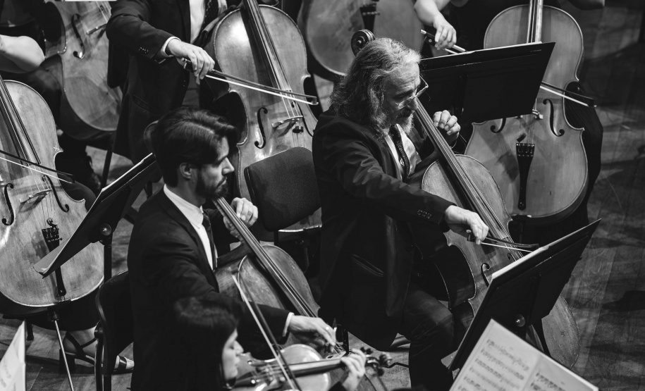 Com teatro lotado, Orquestra Sinfônica do Paraná encerra temporada 2025 no Guairão celebrando um ano histórico