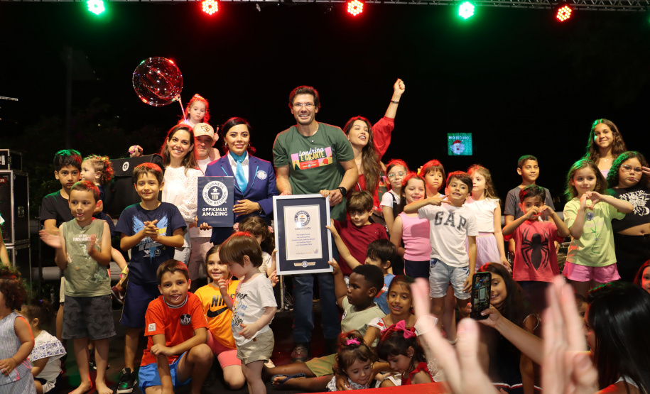 Maior Papai Noel do mundo fica no Paraná