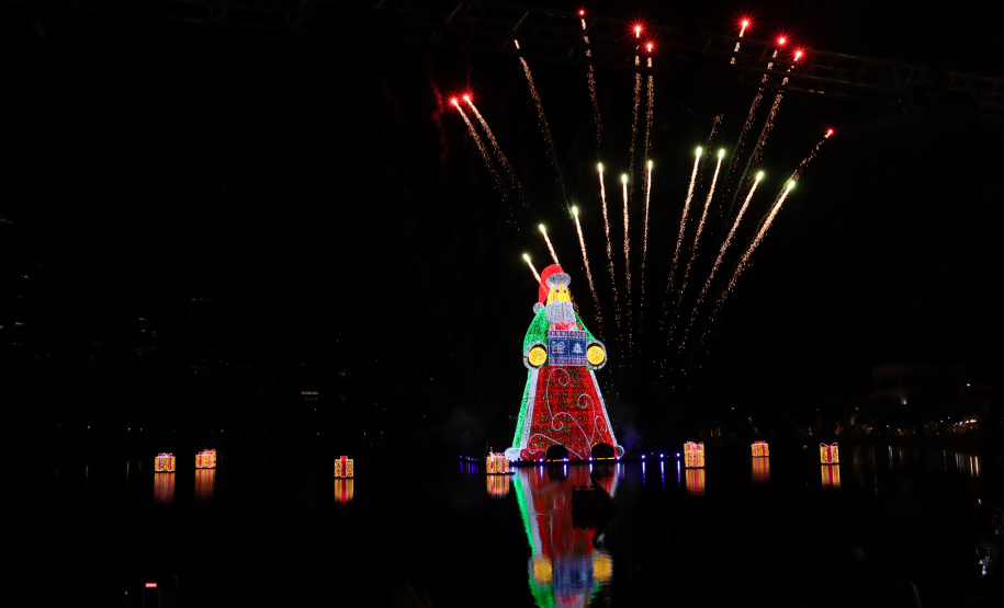 Maior Papai Noel do mundo fica no Paraná