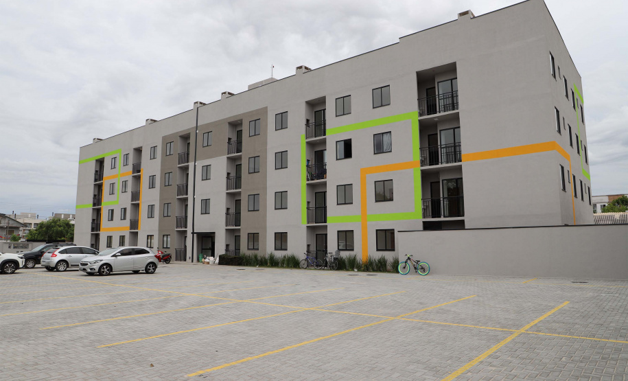 Com aporte do Casa Fácil Paraná, 51 novos apartamentos são entregues para famílias de Pinhais