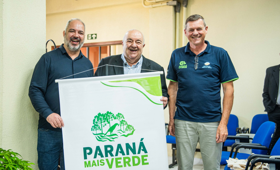 Instituto Água e Terra entregou nesta quinta-feira (11) 10 Planos de Manejo para as Unidades de Conservação (UCs). Nesta sexta-feira (12) será feito o repasse de 19 caminhonetes Ford Ranger.