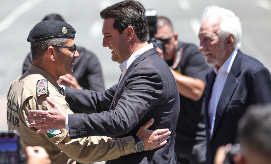 O governador Carlos Massa Ratinho Junior lançou nesta quarta-feira (10), em Curitiba, a nova etapa do Programa Olho Vivo, que marca o início da integração de tecnologias de Inteligência Artificial (IA) ao sistema estadual de videomonitoramento.