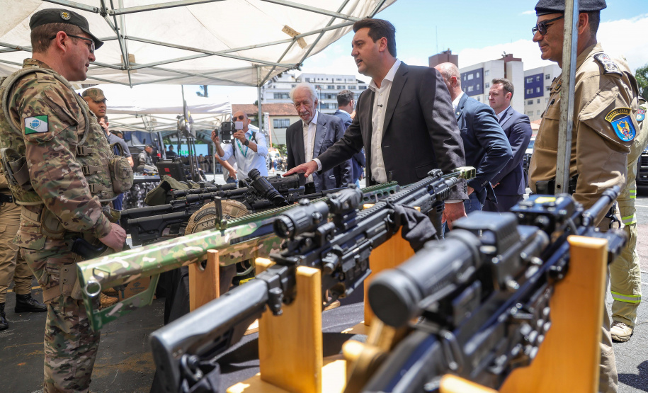 O governador Carlos Massa Ratinho Junior lançou nesta quarta-feira (10), em Curitiba, a nova etapa do Programa Olho Vivo, que marca o início da integração de tecnologias de Inteligência Artificial (IA) ao sistema estadual de videomonitoramento.