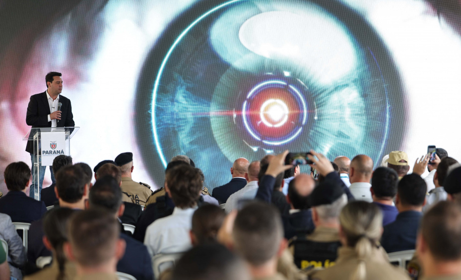 O governador Carlos Massa Ratinho Junior lançou nesta quarta-feira (10), em Curitiba, a nova etapa do Programa Olho Vivo, que marca o início da integração de tecnologias de Inteligência Artificial (IA) ao sistema estadual de videomonitoramento.