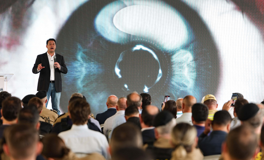 O governador Carlos Massa Ratinho Junior lançou nesta quarta-feira (10), em Curitiba, a nova etapa do Programa Olho Vivo, que marca o início da integração de tecnologias de Inteligência Artificial (IA) ao sistema estadual de videomonitoramento.