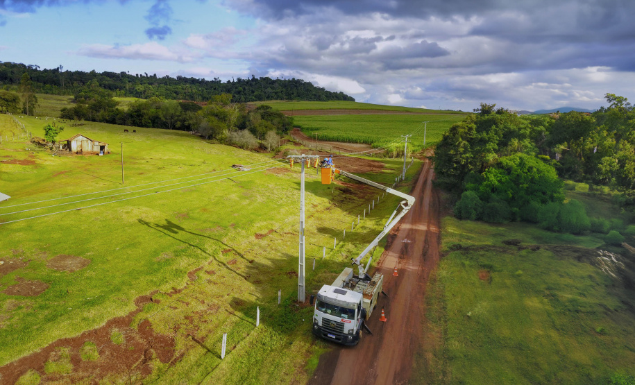 Com 25 mil km de novas redes rurais, Paraná Trifásico fortalece a agroindústria com energia mais potente e estável