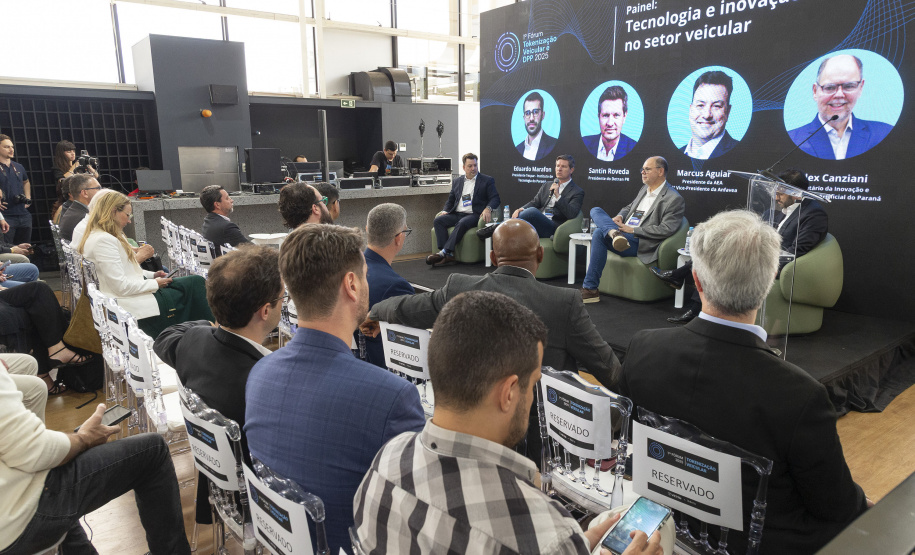 Tecpar, Detran e Secretaria de Inovação assinam pacto para criação de passaporte veicular no Paraná