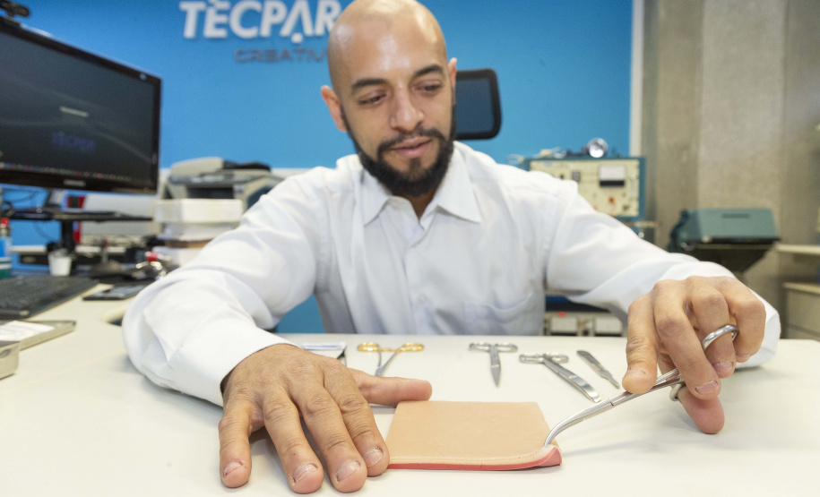 Incubada pelo Tecpar, empresa produz pele artificial de animais para simular cirurgias veterinárias