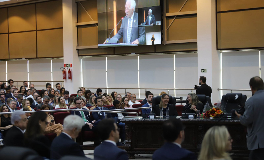 Ex-procuradora-geral do Estado toma posse como desembargadora no TJPR