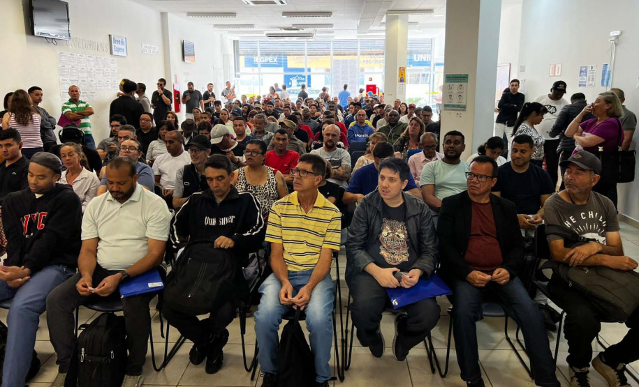 Mutirão de Empregos realizado em Curitiba reúne mais de 15 empresas e registra 792 atendimentos