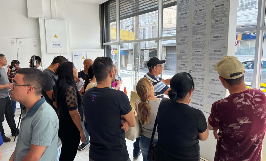 Mutirão de Empregos realizado em Curitiba reúne mais de 15 empresas e registra 792 atendimentos