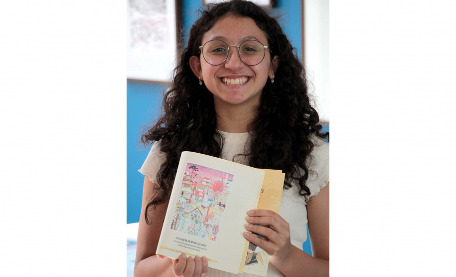 Professora e alunas de desenho avançado do CJAP são selecionadas no Concurso de Ilustração do Sesc