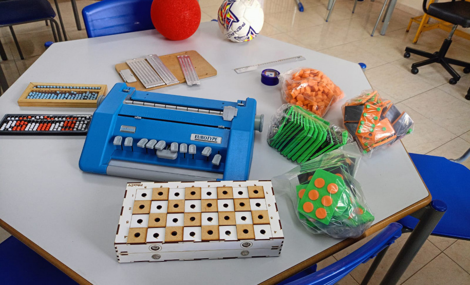 SEED - Dia Nacional da Pessoa com Deficiência Visual: Ações do Paraná garantem aprendizagem e autonomia a alunos cegos e com baixa visão