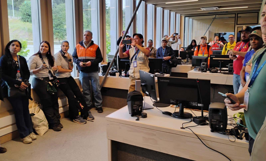 Bombeira conclui curso no Chile e projeta avanços na prevenção de incêndios florestais no Paraná