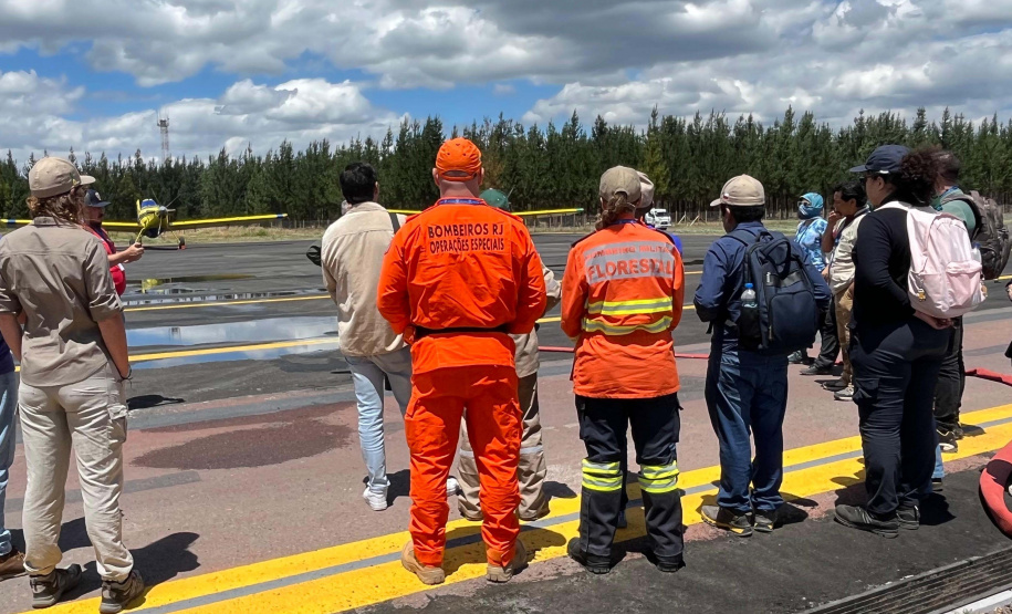 Bombeira conclui curso no Chile e projeta avanços na prevenção de incêndios florestais no Paraná