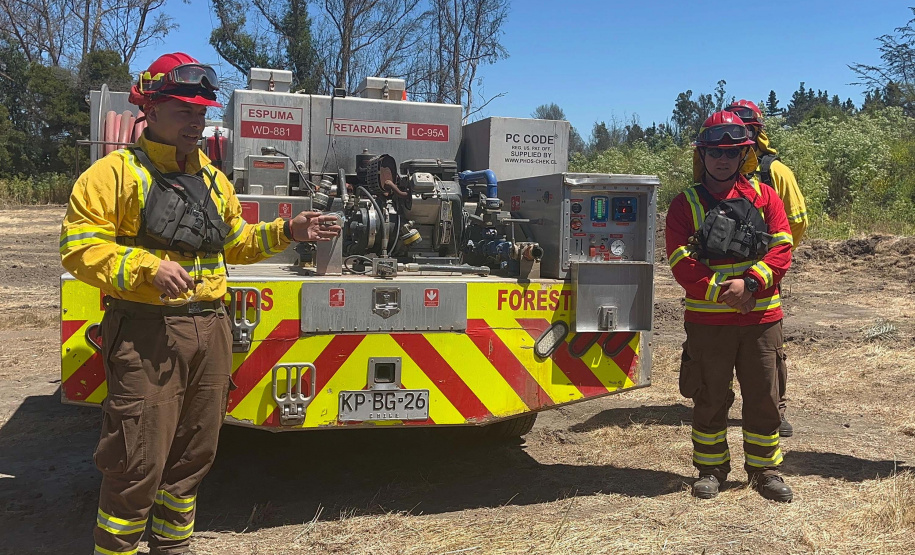 Bombeira conclui curso no Chile e projeta avanços na prevenção de incêndios florestais no Paraná