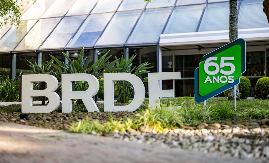 BRDE alcança 383 municípios no Paraná e opera crédito em 96% do Estado