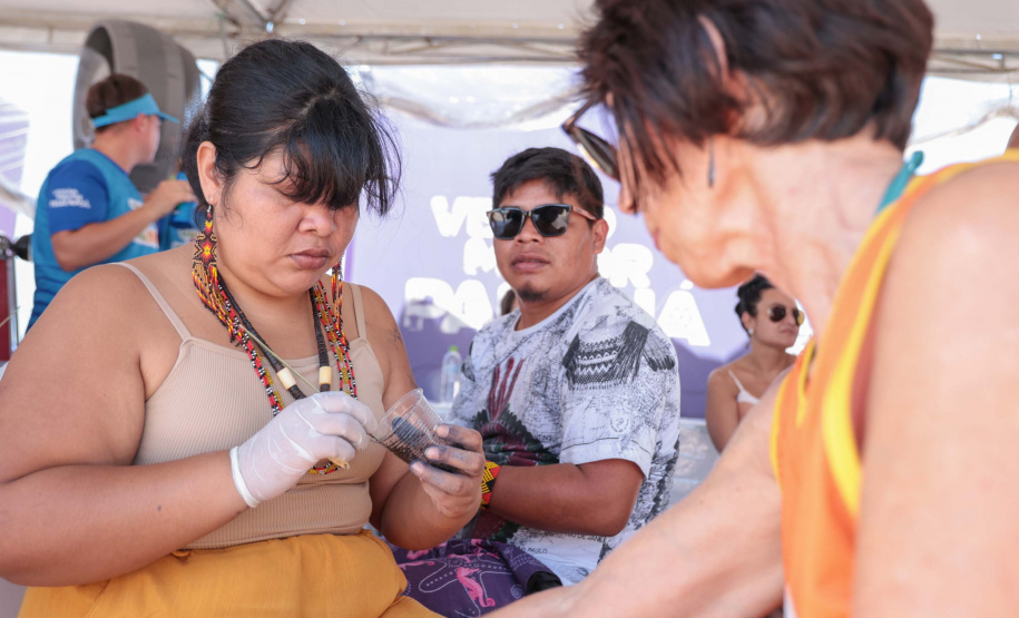 Verão Maior Paraná: oficina de pinturas corporais valoriza cultura indígena no litoral