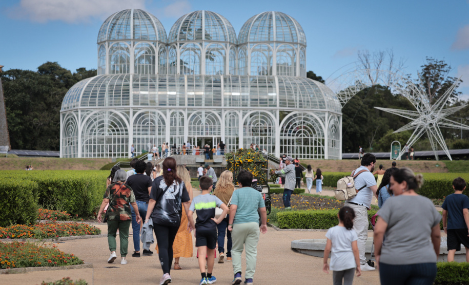 ANTES DE FRENTE FRIA, FIM DE SEMANA SERÁ DE CALOR E PANCADAS ISOLADAS DE CHUVA NO PARANÁ