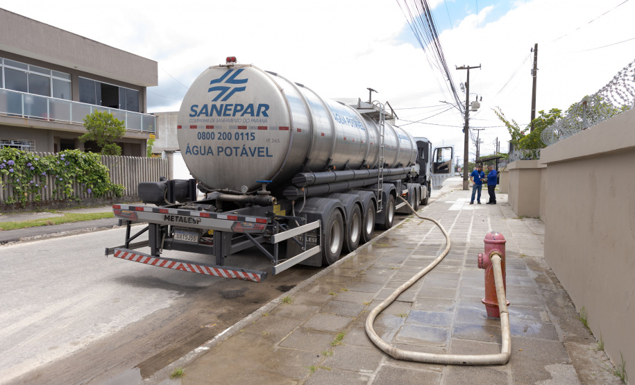 Sanepar reforça frota de caminhões-pipa para garantir abastecimento durante grandes shows no Litoral