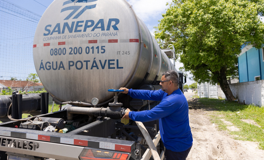 Sanepar reforça frota de caminhões-pipa para garantir abastecimento durante grandes shows no Litoral