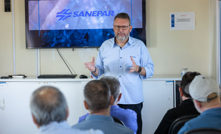 Sanepar reforça abastecimento com bags gigantes, 26 caminhões-pipa e troca de adutoras no Litoral