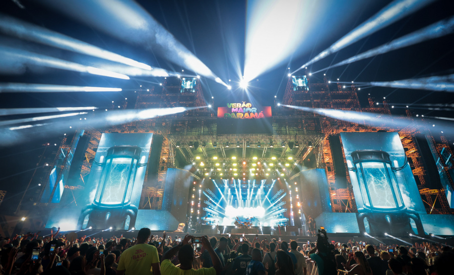 O grupo Roupa Nova durante a apresentacao do seu show dentro da programacao do Verao Maior Parana, em Matinhos - 15/02/2026 - Foto: Geraldo Bubniak/AEN