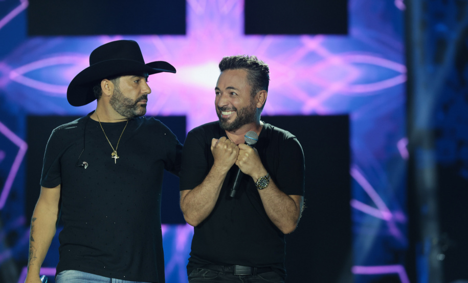 Do palco sunset ao principal: vídeo leva músico sertanejo a cantar com Edson e Hudson no Verão Maior Paraná